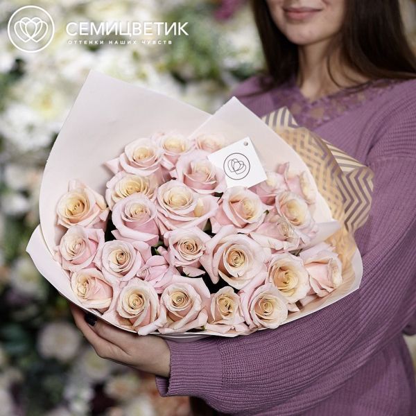 Букет из 25 нежно-розовых роз Mother of pearl 50 см (Эквадор)