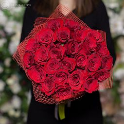 Букет из 25 красных роз Freedom 50 см (Эквадор) в натуральной упаковке