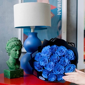 Букет из 15 синих роз 60 см (Эквадор) в упаковке