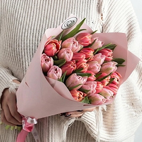 Букет из 25 розовых и нежно-розовых пионовидных тюльпанов