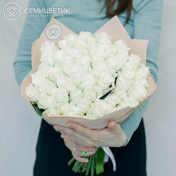51 белая роза Premium (Кения) в натуральной сетке ZL