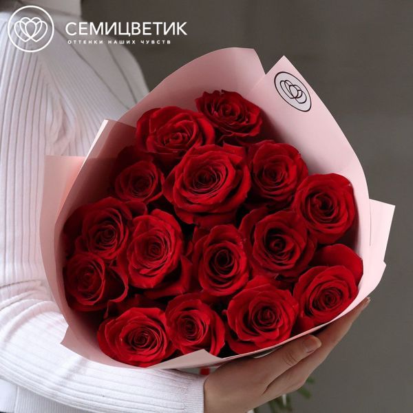 Букет из 15 красных роз Freedom 70 см (Эквадор) в розовой пленке