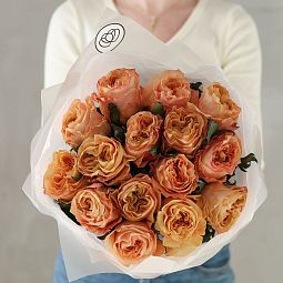 Букет из 15 пионовидных персиковых роз  Queen Crown (Эквадор) 50 см