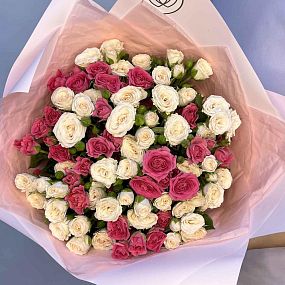 Букет из 19 кустовых роз 40 см нежный микс (Кения)