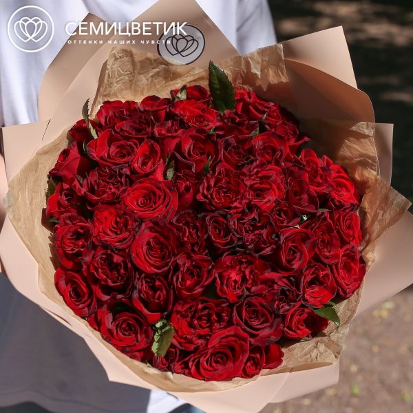 Букет из 51 красной с темной каймой розы Магия 35-40 см (Россия)