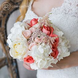 Свадебный букет из гортензии, астильбы и роз
