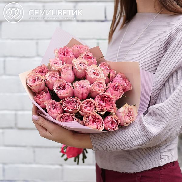 Букет из 25 розовых пионовидных роз Love Me Tender 40 см