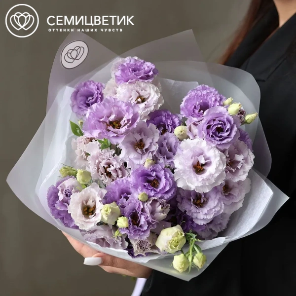 Букет из 9 сиреневых махровых лизиантусов в прозрачной упаковке
