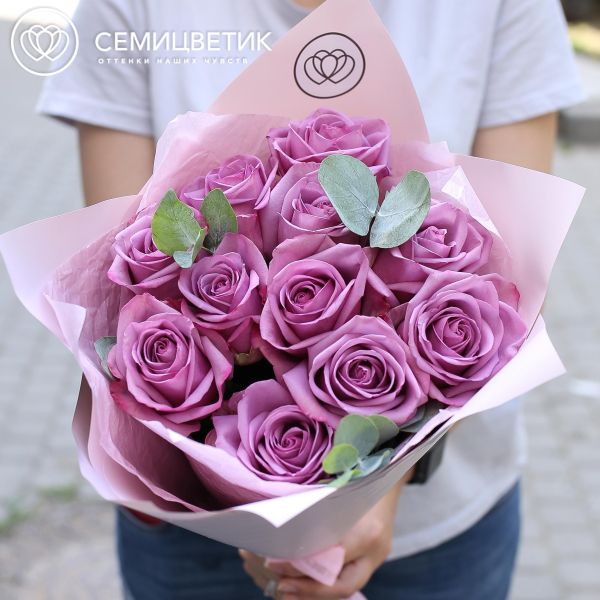 Букет из 11 сиреневых роз Cool water 50 см (Эквадор) c эвкалиптом