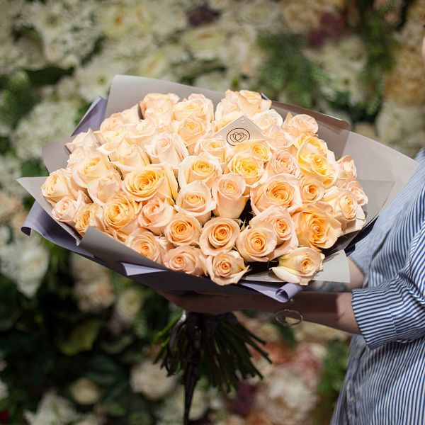 Кремовые розы Tiffany 50 см (Эквадор)