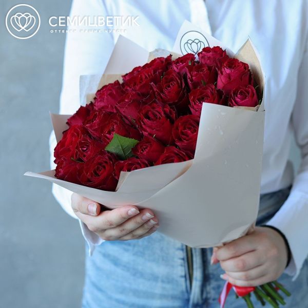 Букет из 25 красных роз с крупным бутоном 40 см (Кения)