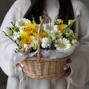 Пасхальная композиция с цыпленком