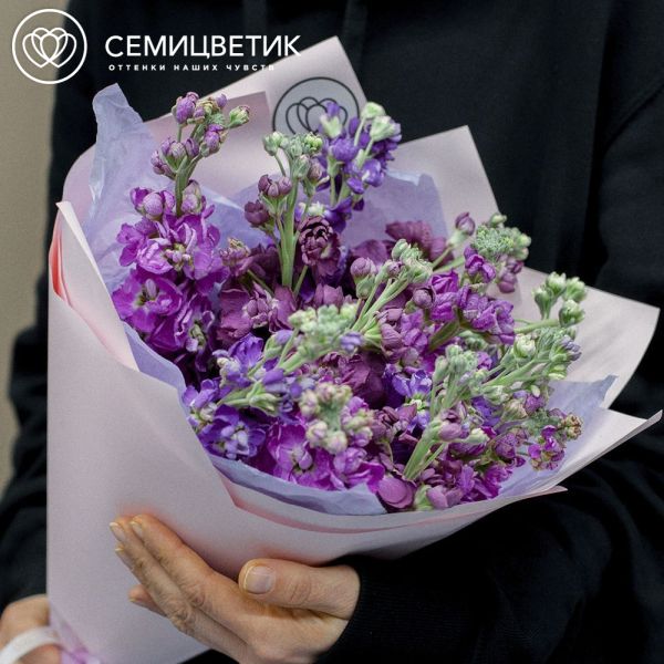 Букет из 15 махровых маттиол микс