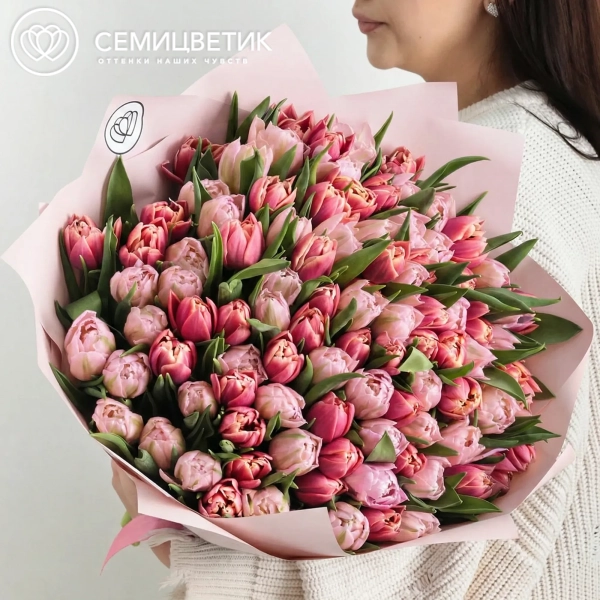 Букет из 101 розового и нежно-розового пионовидного тюльпана в розовой пленке