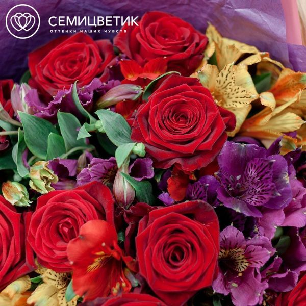 Букет из 15 красных роз 35-40 см (Россия) и 10 альстромерий микс
