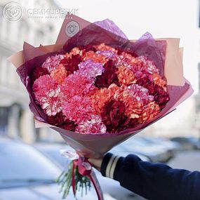 Букет из 35 гвоздик яркий микс