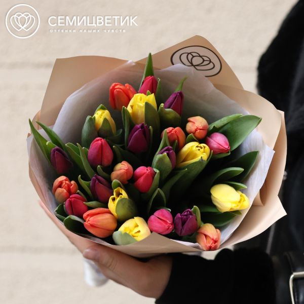 Букет из 25 тюльпанов микс в ярких тонах