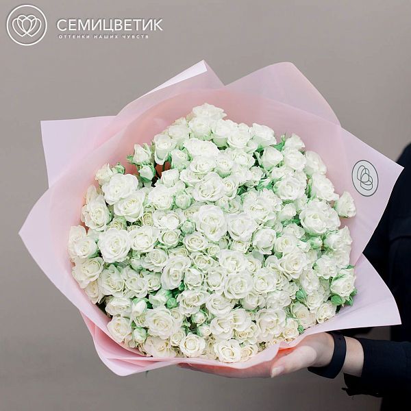 51 белая кустовая роза Snowflake 40 см (Кения) в дизайнерской упаковке ZL