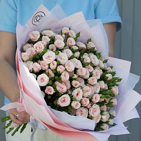 Букет из 21 нежно-розовой кустовой розы 40 см (Кения)