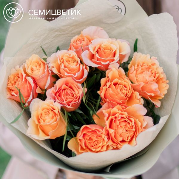 Букет из 11 персиковых пионовидных роз Mayra's Peach 40 см с фисташкой