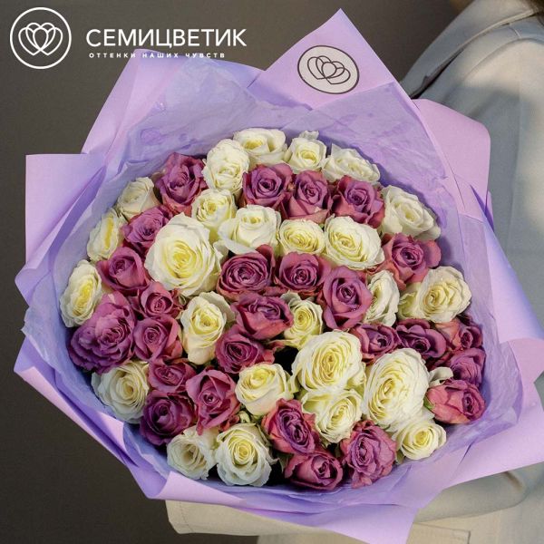 Букет из 51 белой и сиреневой розы 35 см (Кения) 