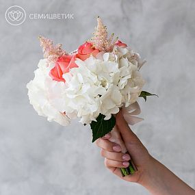Свадебный букет из гортензии, астильбы и роз
