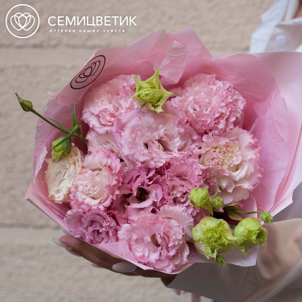 Букет из 11 махровых розовых лизиантусов в розовой пленке
