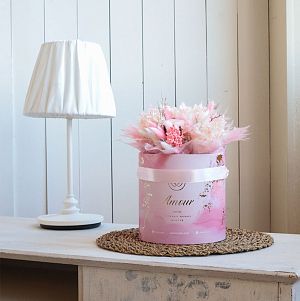 Композиция в розовой шляпной коробке Amour mini из сухоцветов