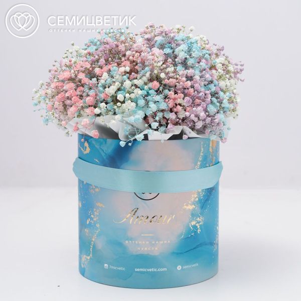 Букет в голубой шляпной коробке Amour Mini из 9 гипсофил микс