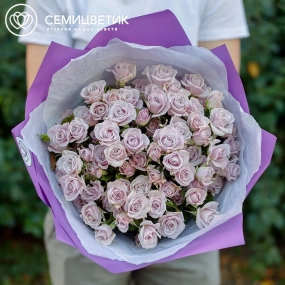 Букет из 19 кустовых сиреневых роз 40 см (Кения) в сиреневой пленке