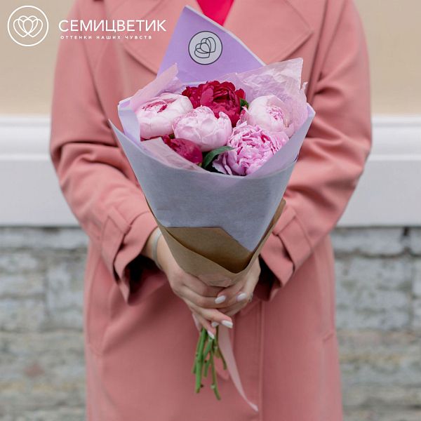 Букет из 7 пионов Standart микс