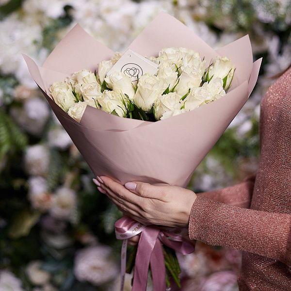 25 белых роз (Кения) 40 см Premium