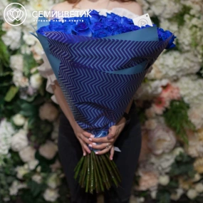 Букет из 51 синей розы 60 см (Эквадор) в голубой пленке