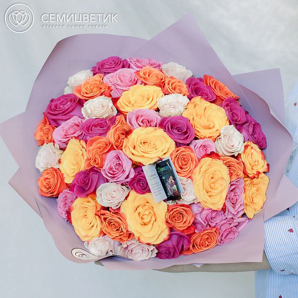 Букет из 51 розы 50 см яркий микс (Эквадор)
