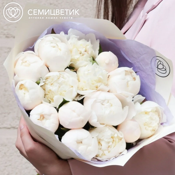 Букет из 15 кремовых пионов Bowl of Cream Premium в кремовой пленке