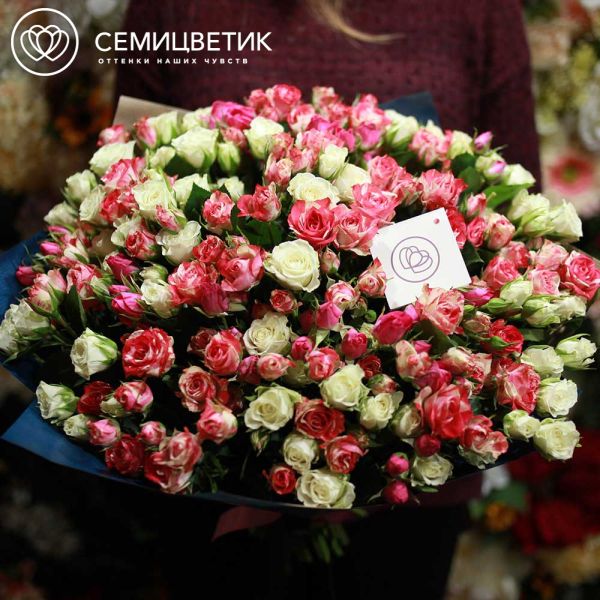 Букет из 101 бело-кремовой кустовой розы 40 см (Кения) 