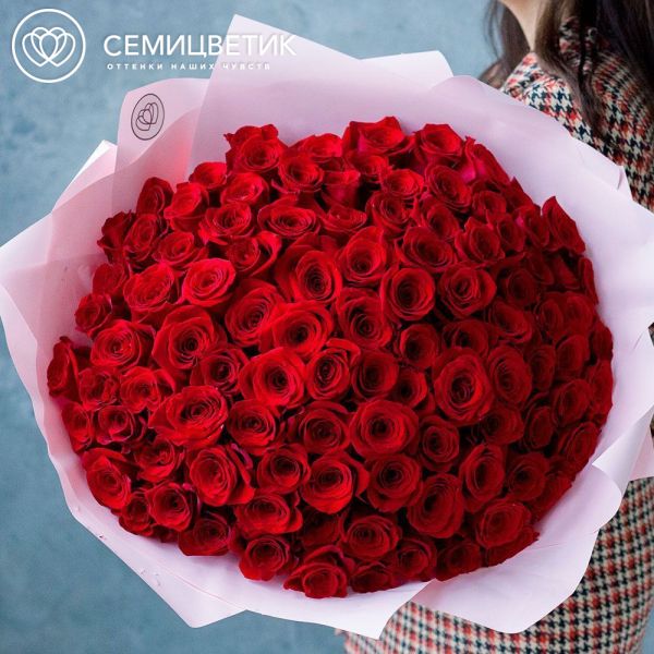 Букет из 51 красной розы 50-60 см (Эквадор) в розовой пленке