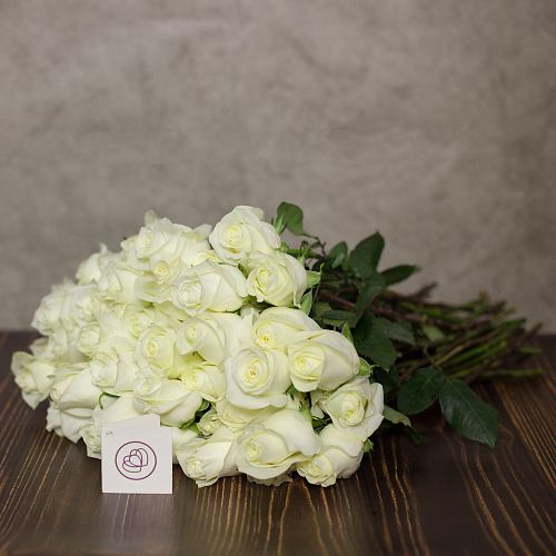 Белые розы Vendela 40 см (Эквадор)