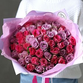Букет из 51 розовой и сиреневой розы 35 см (Кения)