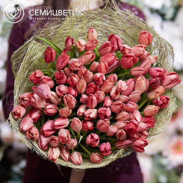 Букет из 101 кораллового тюльпана