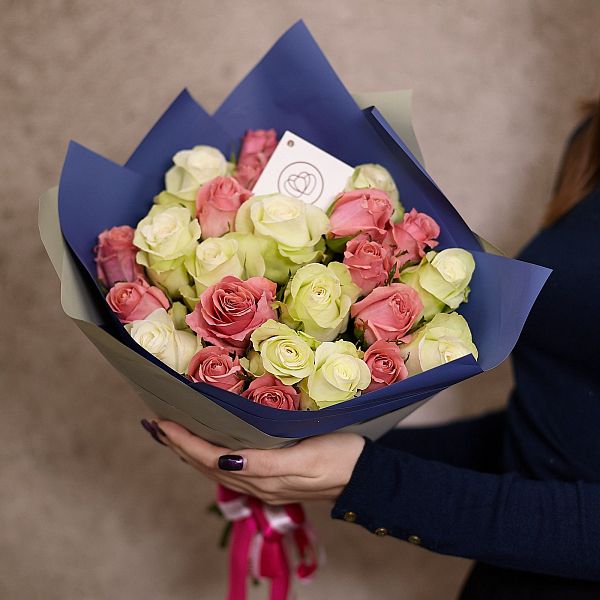 25 белых и розовых роз (Кения) 40 см Premium
