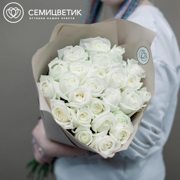 Букет из 25 белых роз 70 см (Россия)