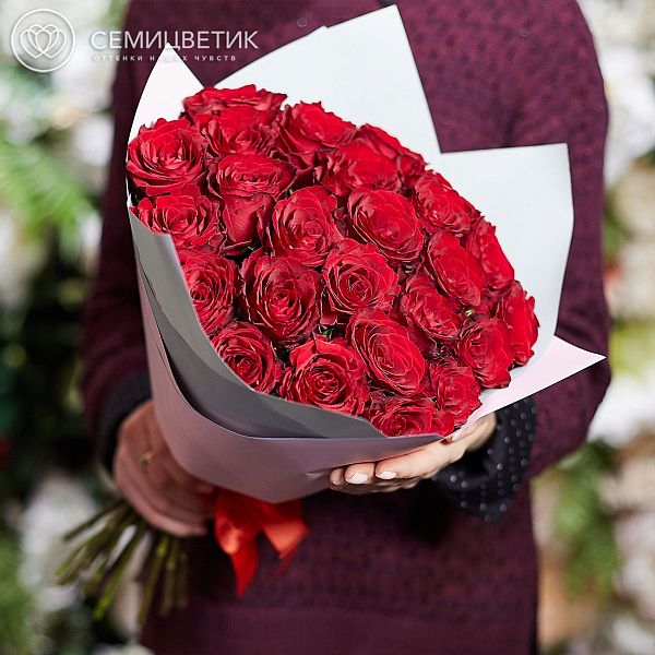 Букет из 25 красных роз 40 см (Кения) Premium в дизайнерской пленке