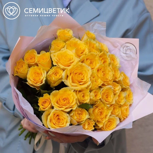 Букет из 35 желтых роз 35-40 см (Россия) в розовой пленке