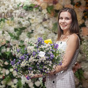 Букет из 25 кустовых астр микс