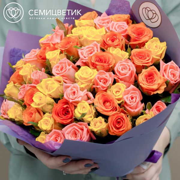 Букет из 51 розы 35-40 см яркий микс (Россия)
