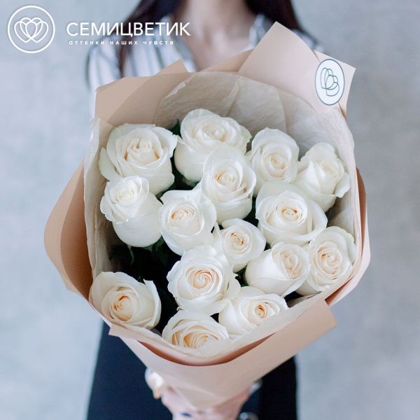 Букет из 15 белых роз Vendela 80 см (Эквадор) в кремовой пленке