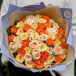Букет из 51 жёлтой, оранжевой и кремовой розы 35-40 см (Россия)
