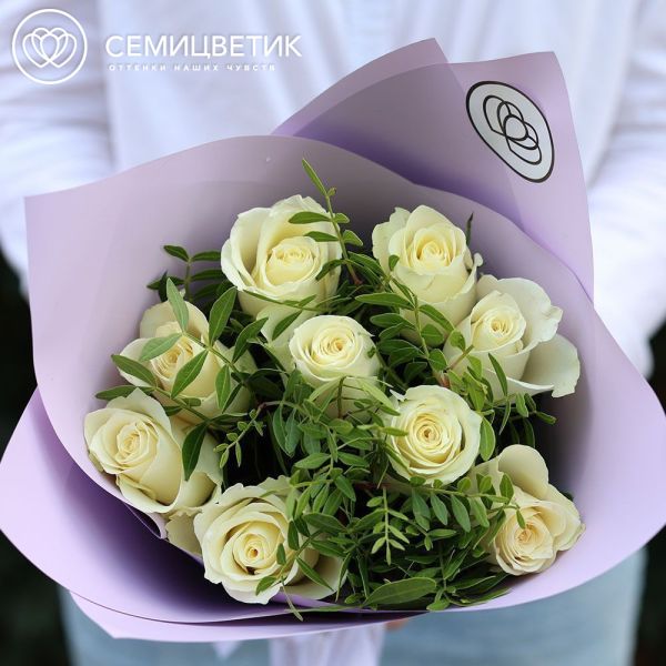 Букет из 9 белых роз с крупным бутоном 40 см (Кения) с фисташкой
