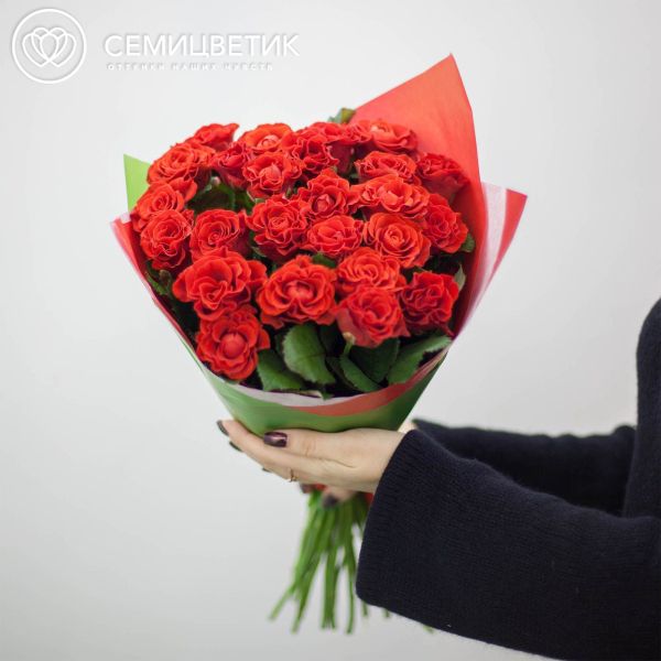 Букет из 25 алых роз 35-40 см (Россия)